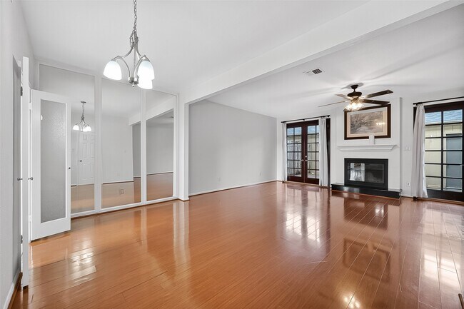 Building Photo - 7505 Memorial Woods Dr