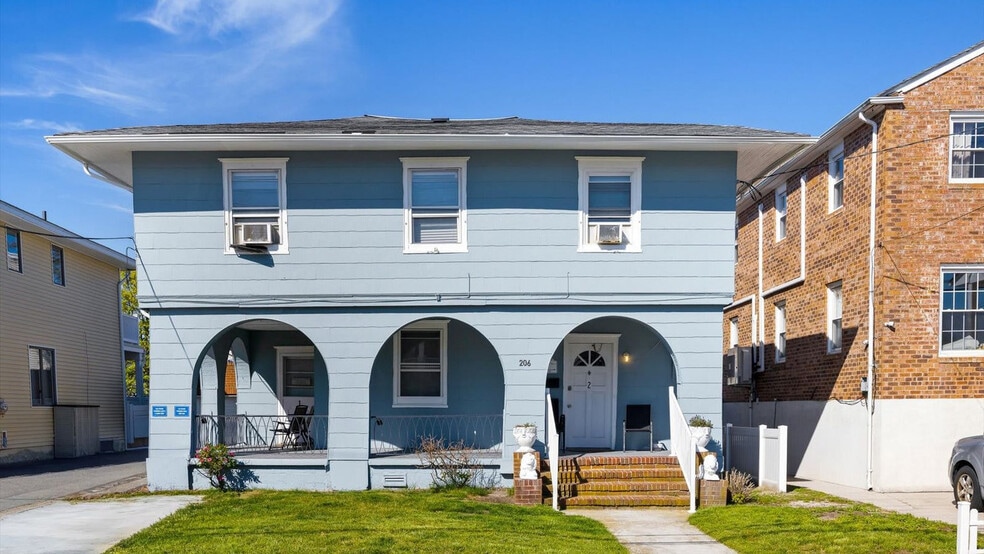 Building Photo - 206 N Dorset Ave