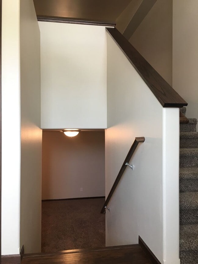 Building Photo - 3 Bed 2 Bath Twin Home