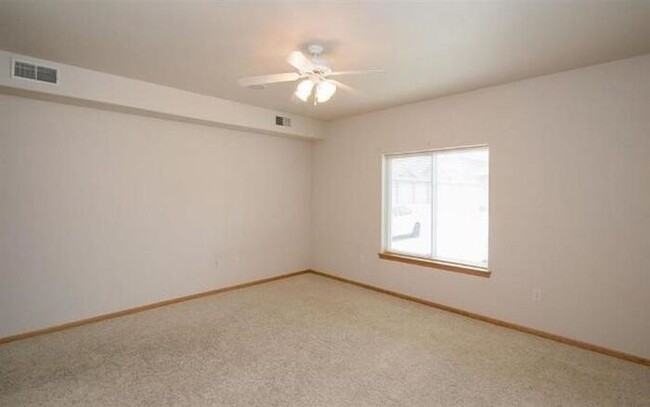 Building Photo - $1,395 | 2 Bedroom, 2 Bathroom Condo | Pet...