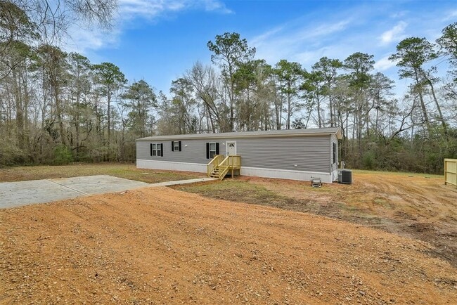 Building Photo - 20204 Sherwood Dr