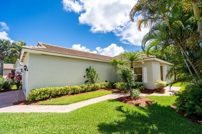Building Photo - 732 SW Rocky Bayou Terrace