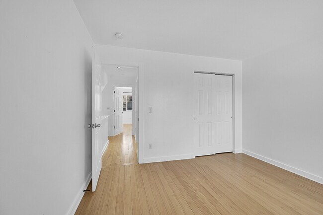 Building Photo - $2,295.95, 3-bed, 3-bath, located in Longmont with a washer and dryer and $300 off the first mont...