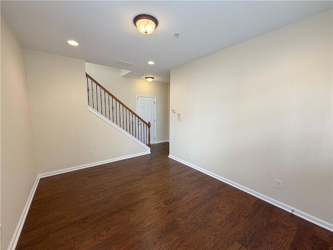 Building Photo - 4680 Creekside Villas Way