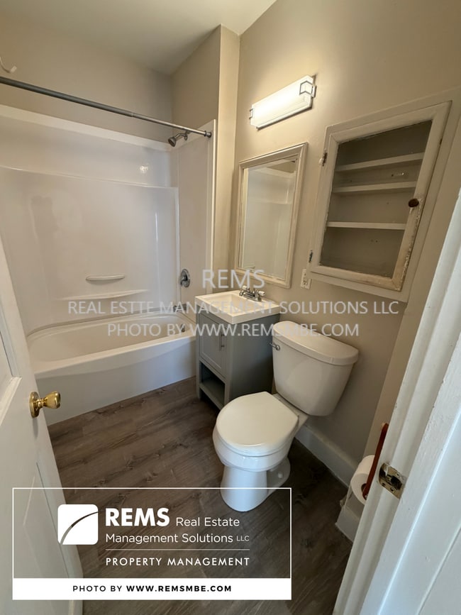 Building Photo - 947 Williamson St