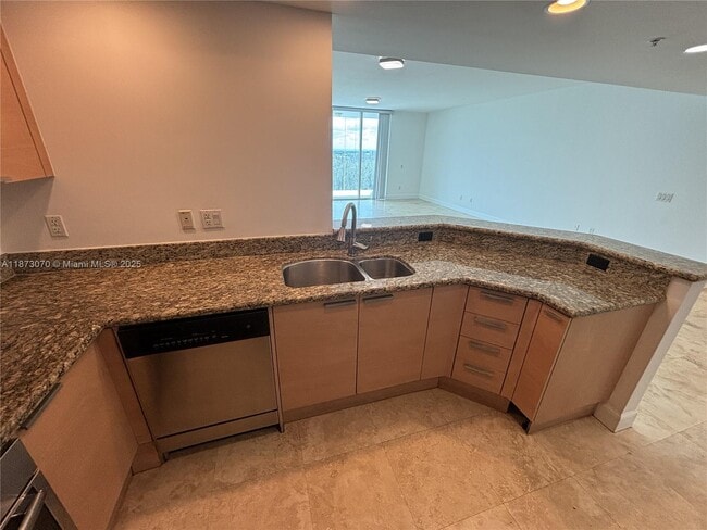 Building Photo - 15051 Royal Oaks Ln