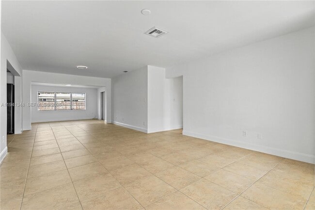 Building Photo - 3253 Pierce St