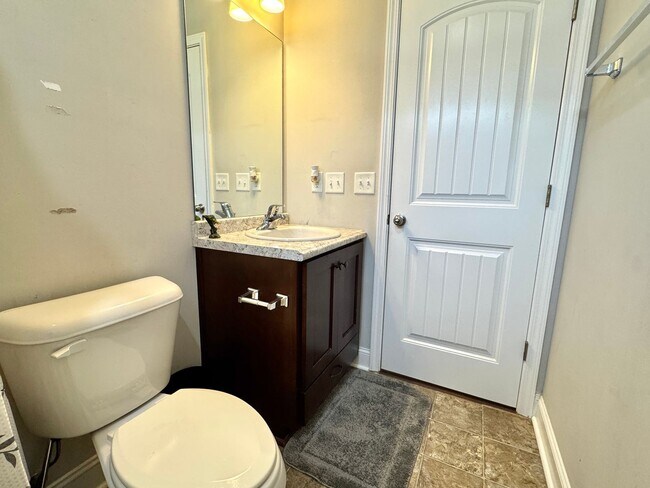Building Photo - MOVE-IN READY [PET FRIENDLY]