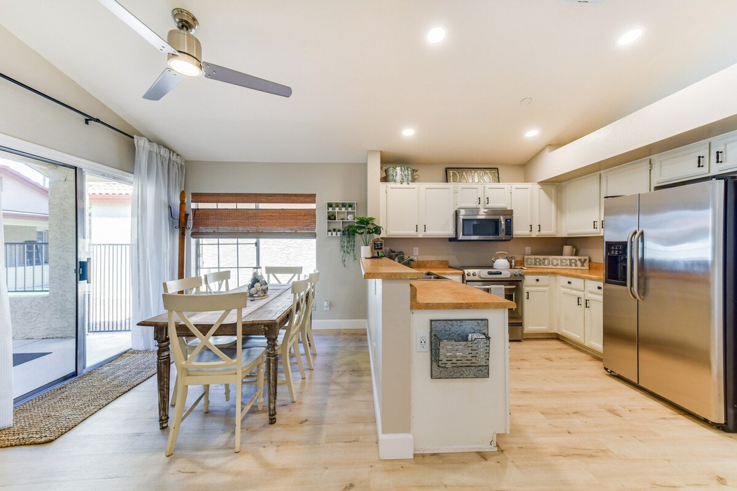 Building Photo - 1120 N Val Vista Dr