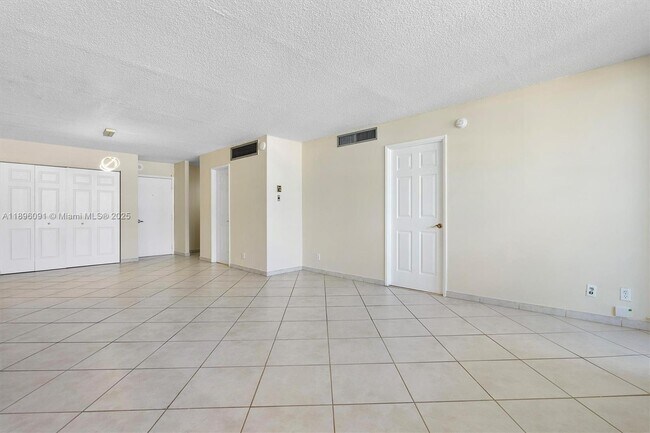 Building Photo - 6770 Indian Creek Dr