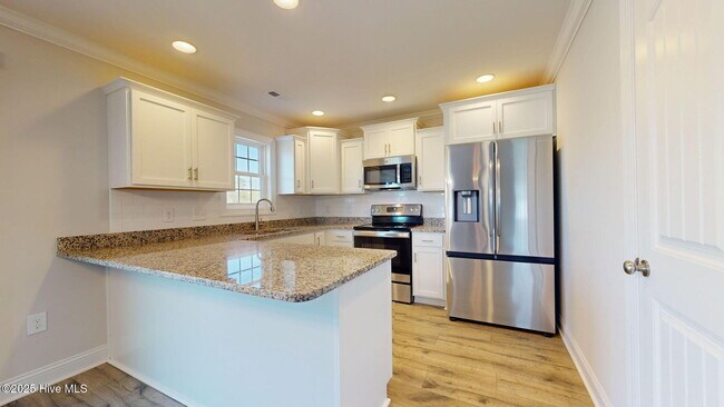 Building Photo - 358 N Ardsley Ln