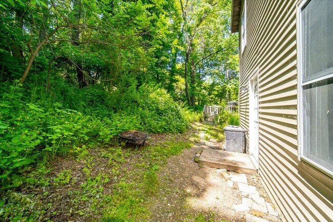 Building Photo - 629 S Rd