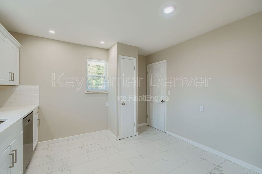 Building Photo - 10922 E 4th Way