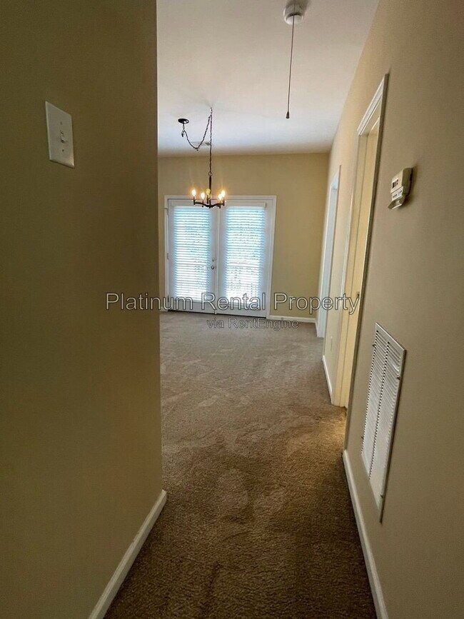 Building Photo - 144 Pointe Cir