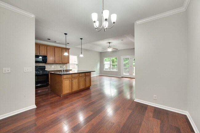 Building Photo - 902 Catlow Ct