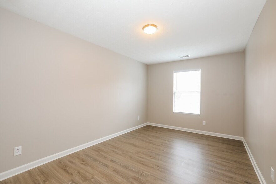 Building Photo - 5656 Wellborn Oaks Ct