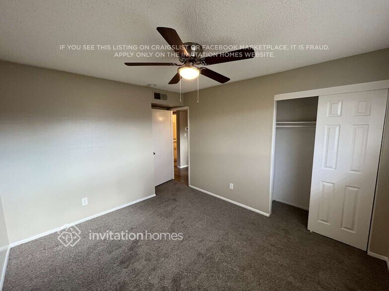 Building Photo - 5638 W Comet Ave