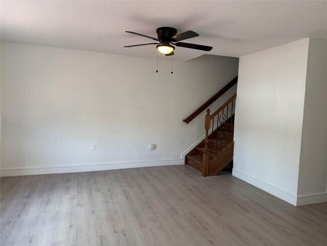 Building Photo - West 81st Place, Hialeah, FL 33014 - 4 BR 2.5 BA townhouse