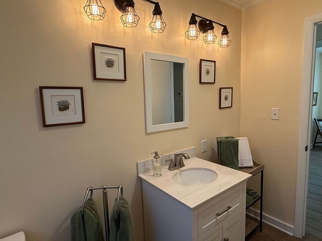 Building Photo - Intro to Homesteading! 3/1 furnished Property for rent