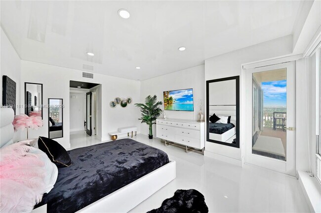 Building Photo - 4020 Galt Ocean Dr