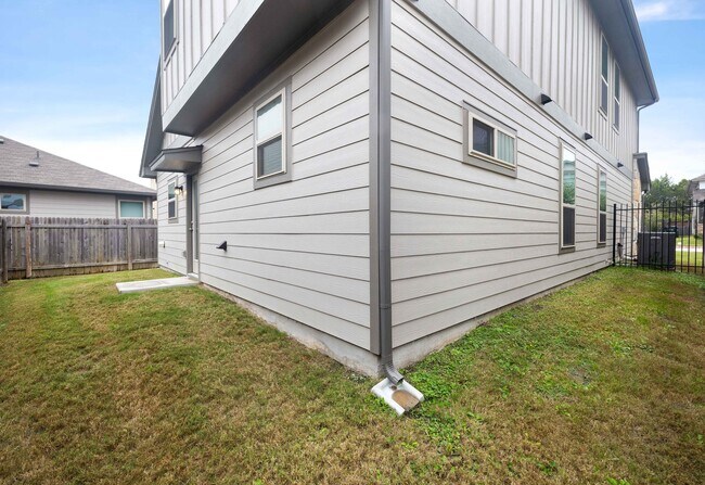 Building Photo - 904 Boatswain Wy