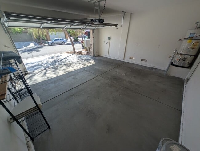 Building Photo - 7931 N Kelburn Hill St