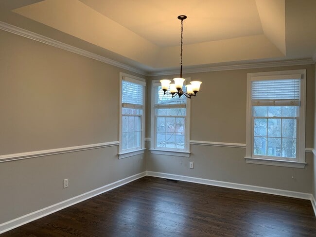Building Photo - 5 Bed | 3.5 Bath House with Finished Basem...