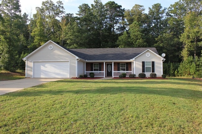 Building Photo - Beautiful Brick Front 3 Bedroom, 2 Bath Home with a 2 Car Garage.