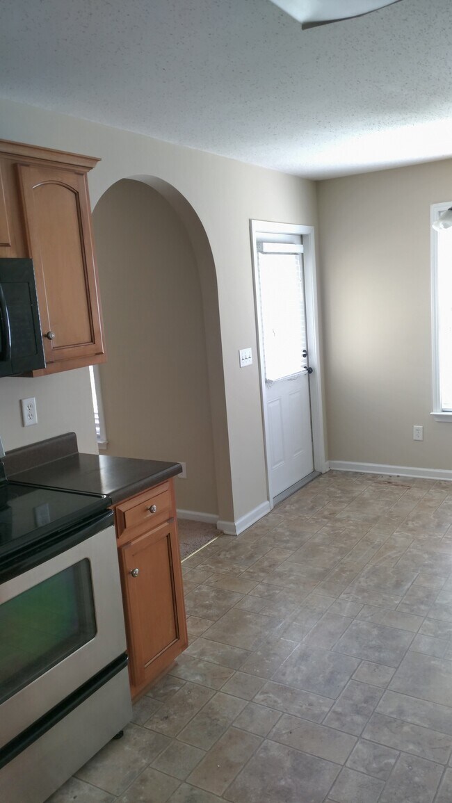 Building Photo - 16210 Stone Ridge Pkwy