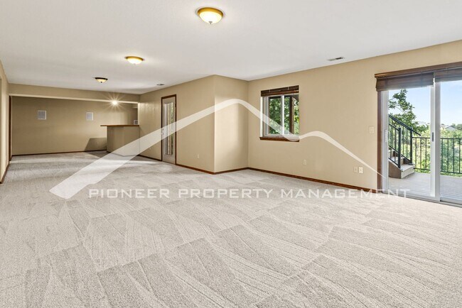 Building Photo - 5 bed/3 bath Main-Level Living with Design...