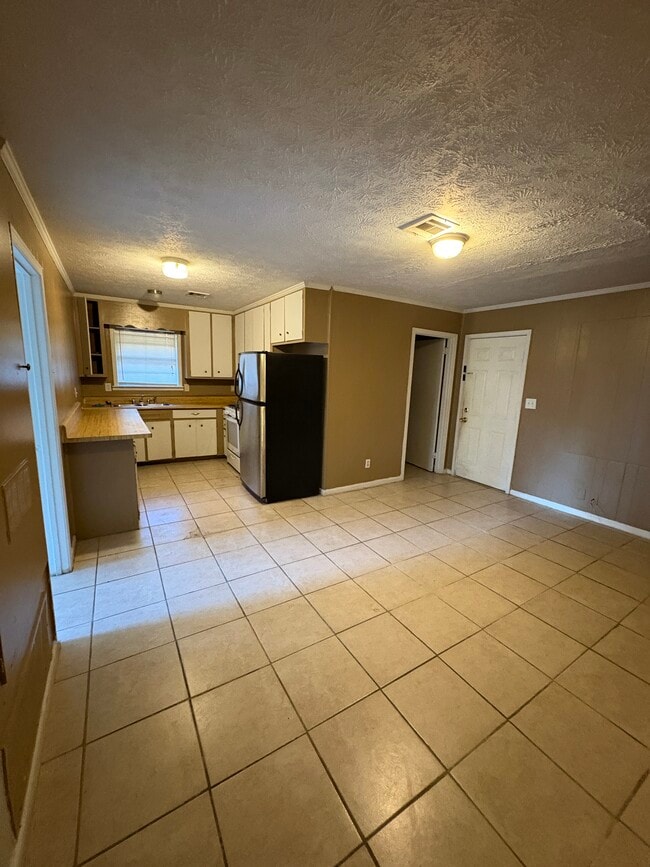 Building Photo - 1542 Midway St