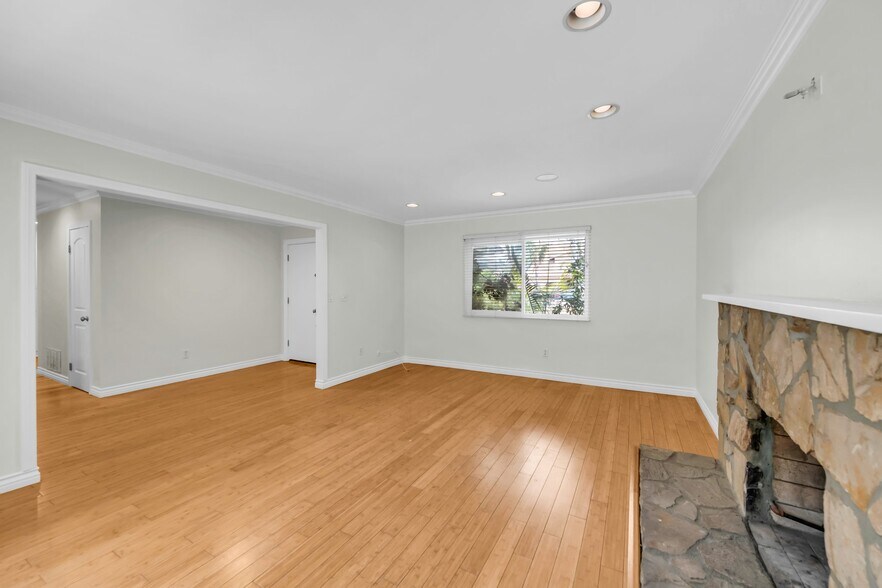 Building Photo - 13004 Lull St