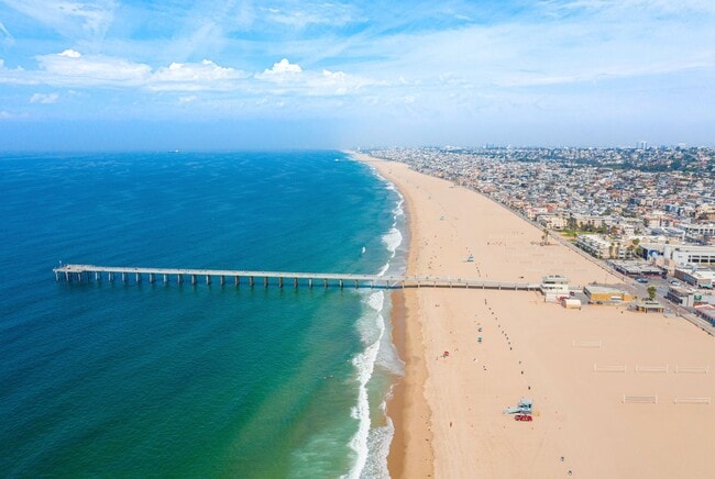 Building Photo - Hermosa Beach Home Rental