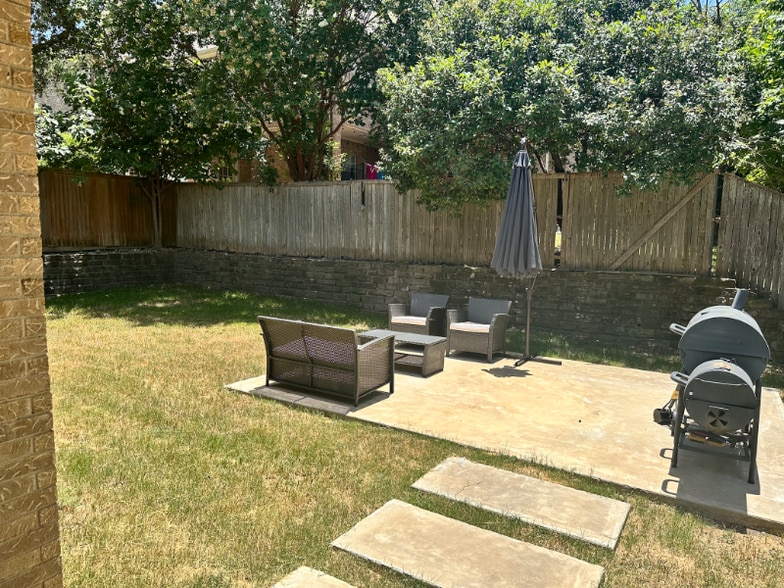 Building Photo - 2506 Spring Hill Ln