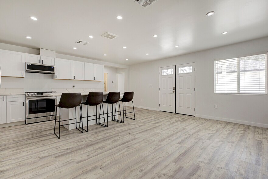 Building Photo - 8211 Bellingham Ave