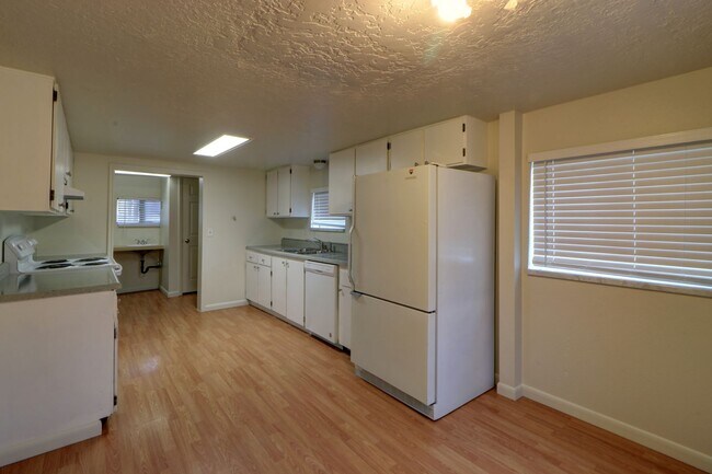 Building Photo - 311 Springville Duplex
