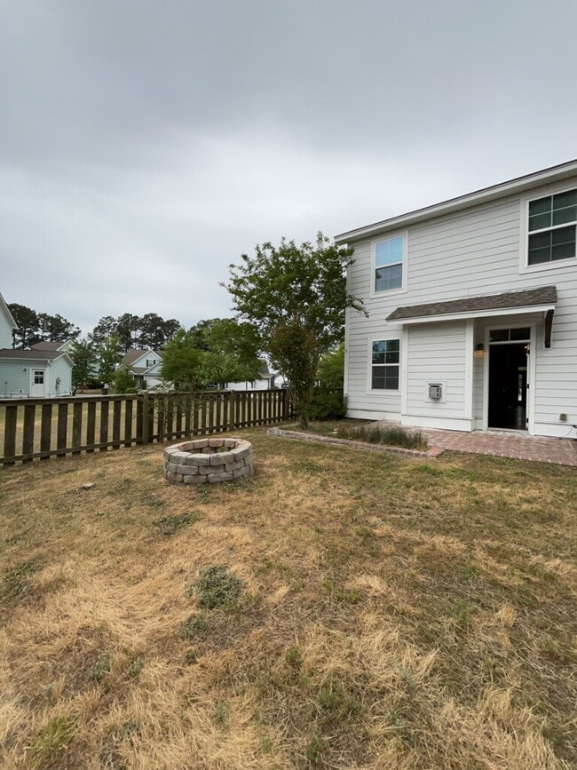 Building Photo - 373 Whispering Breeze Ln