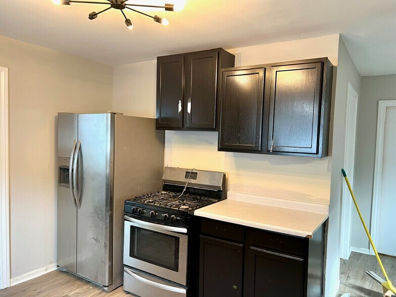 Kitchen - 620 N State St