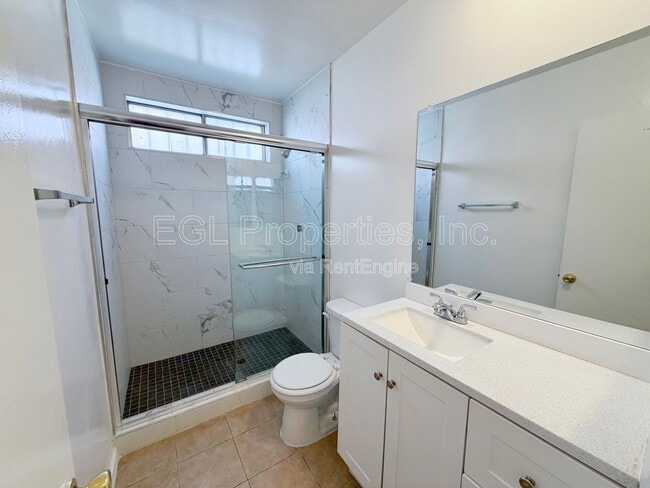 Building Photo - 362 N San Vicente Blvd