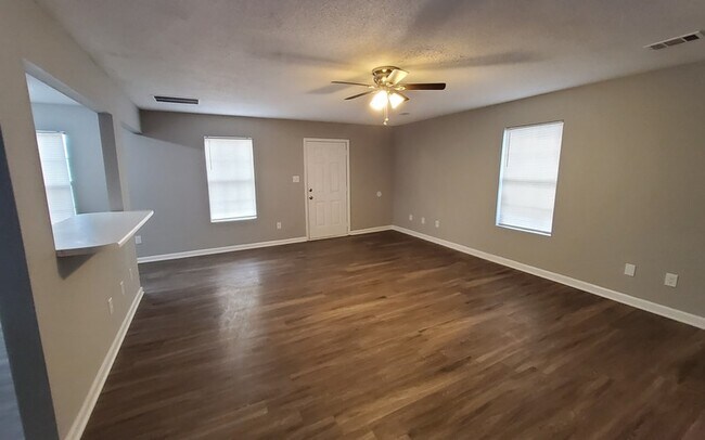 Building Photo - 4873 Verne Rd