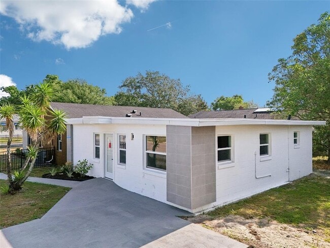 Building Photo - 730 W Swoope Ave