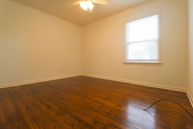 Building Photo - Beautiful Brookside duplex unit - NO PETS