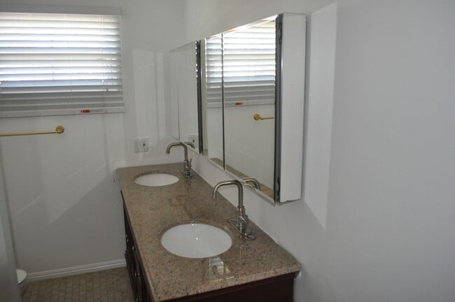 Building Photo - Serra Mesa  SFH Detached “4BR/2.5BA + offi...