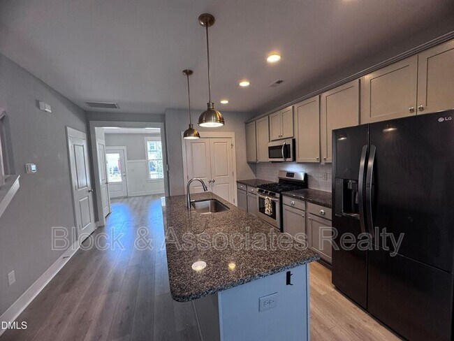 Building Photo - 440 Douglas Falls Dr