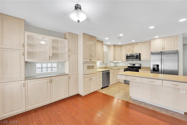 Building Photo - 8136 Spur Ct