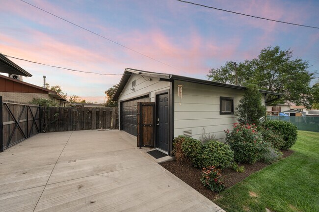 Building Photo - 1733 7200 S