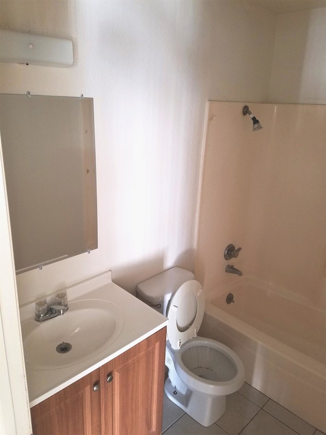 Building Photo - 1101 Oleander Ave