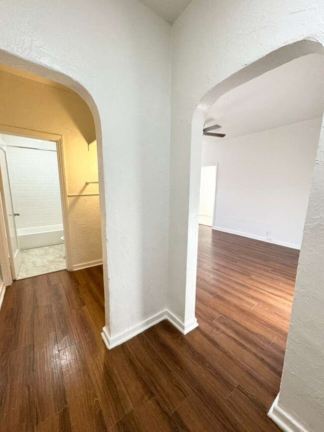 Building Photo - 1101 S Norton