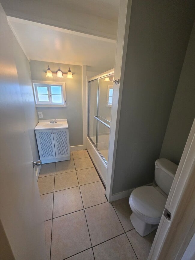 Building Photo - Duplex For Rent in Corning!