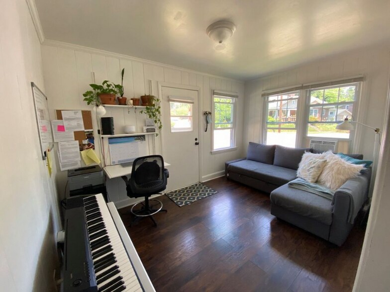 Primary Photo - 1900 Gaston St